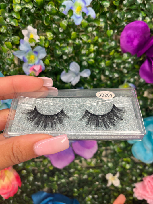 Luxurious Lashes